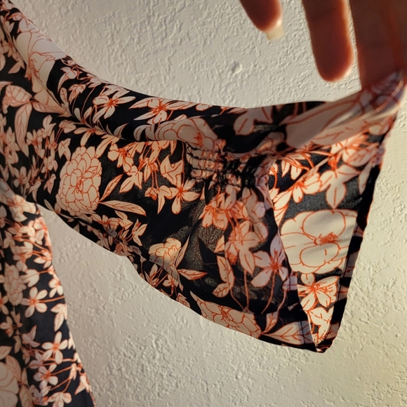 Banana Republic navy floral 3/4 sleeve semi sheer blouse - Picture 5 of 9